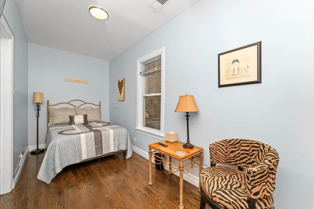 Cozy, Top-Floor 3Br Loft With Balcony In West Town シカゴ エクステリア 写真