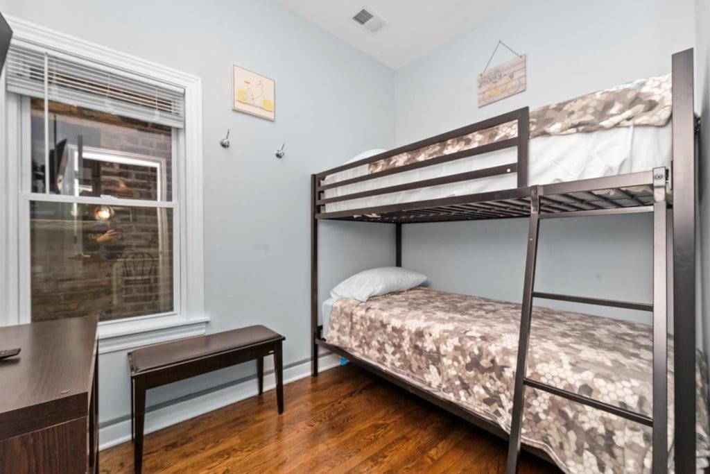 Cozy, Top-Floor 3Br Loft With Balcony In West Town シカゴ エクステリア 写真