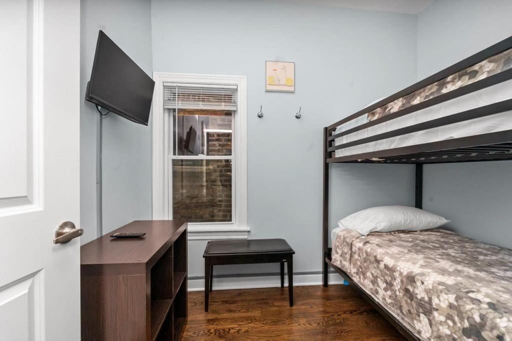 Cozy, Top-Floor 3Br Loft With Balcony In West Town シカゴ エクステリア 写真