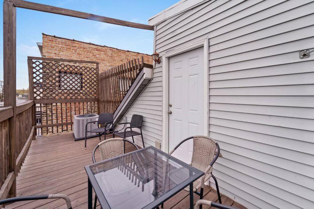 Cozy, Top-Floor 3Br Loft With Balcony In West Town シカゴ エクステリア 写真